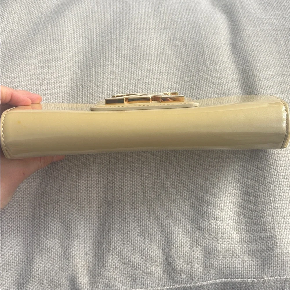 Louis Vuitton Vernis Patent Leather Pochette Sobe Blanc Clutch M93489 - Picture 5 of 16